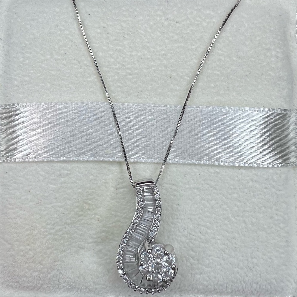 LB Exclusive 14K White Gold 1 ct Diamond Cluster Swirl Necklace - Picture 2 of 4